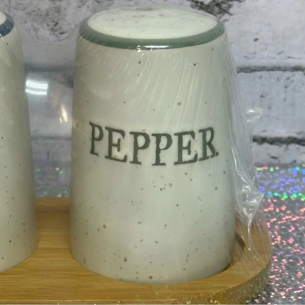 Salt And Pepper Shaker Set With Wood Base Beige NEW